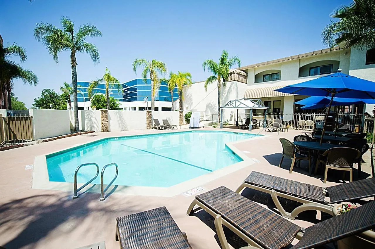 Hotel D'Lins Ontario Airport