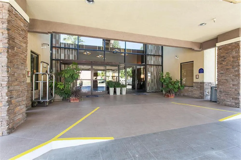 Hotel D'Lins Ontario Airport