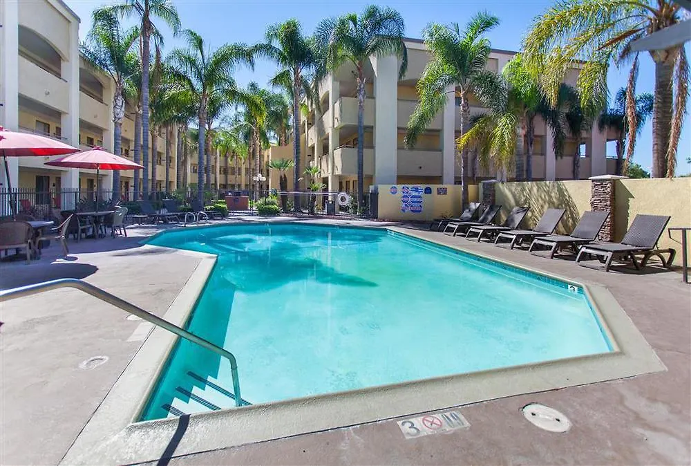 Hotel D'Lins Ontario Airport